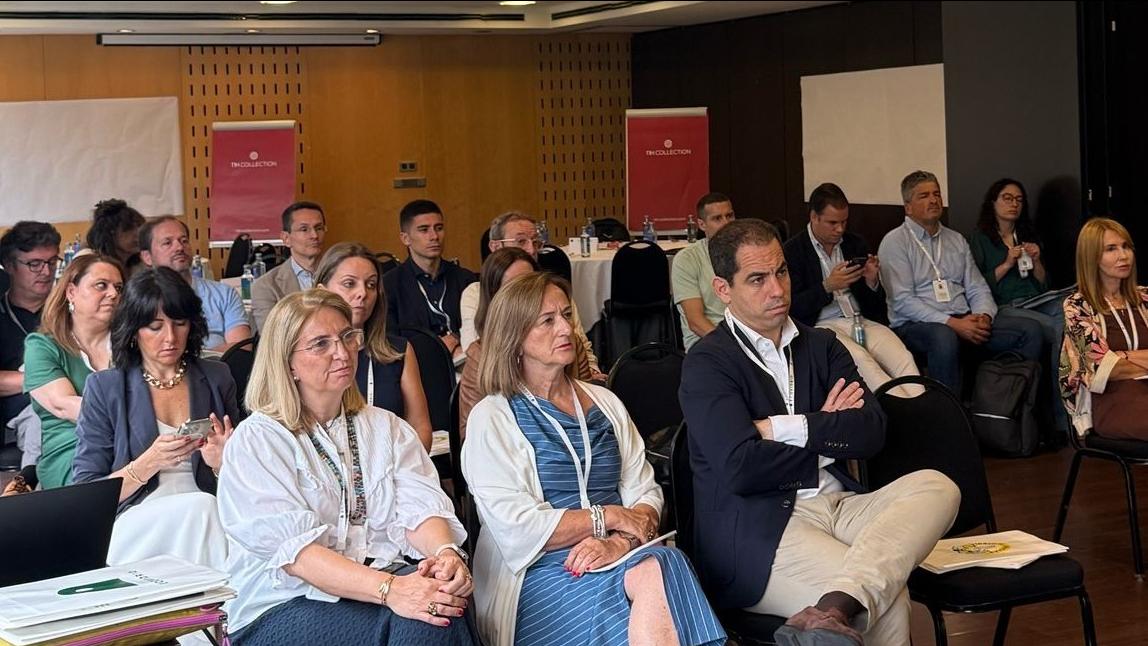 María José Echevarría, Directora Xeral de Calidade Ambiental e Sostibilidade, junto al equipo de Ecovidrio